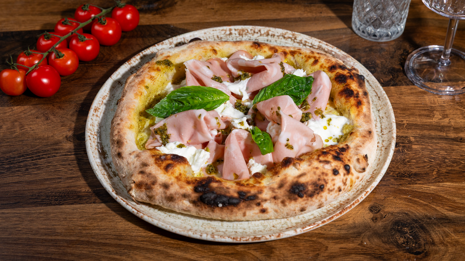 Pizza Mortadella e Pesto